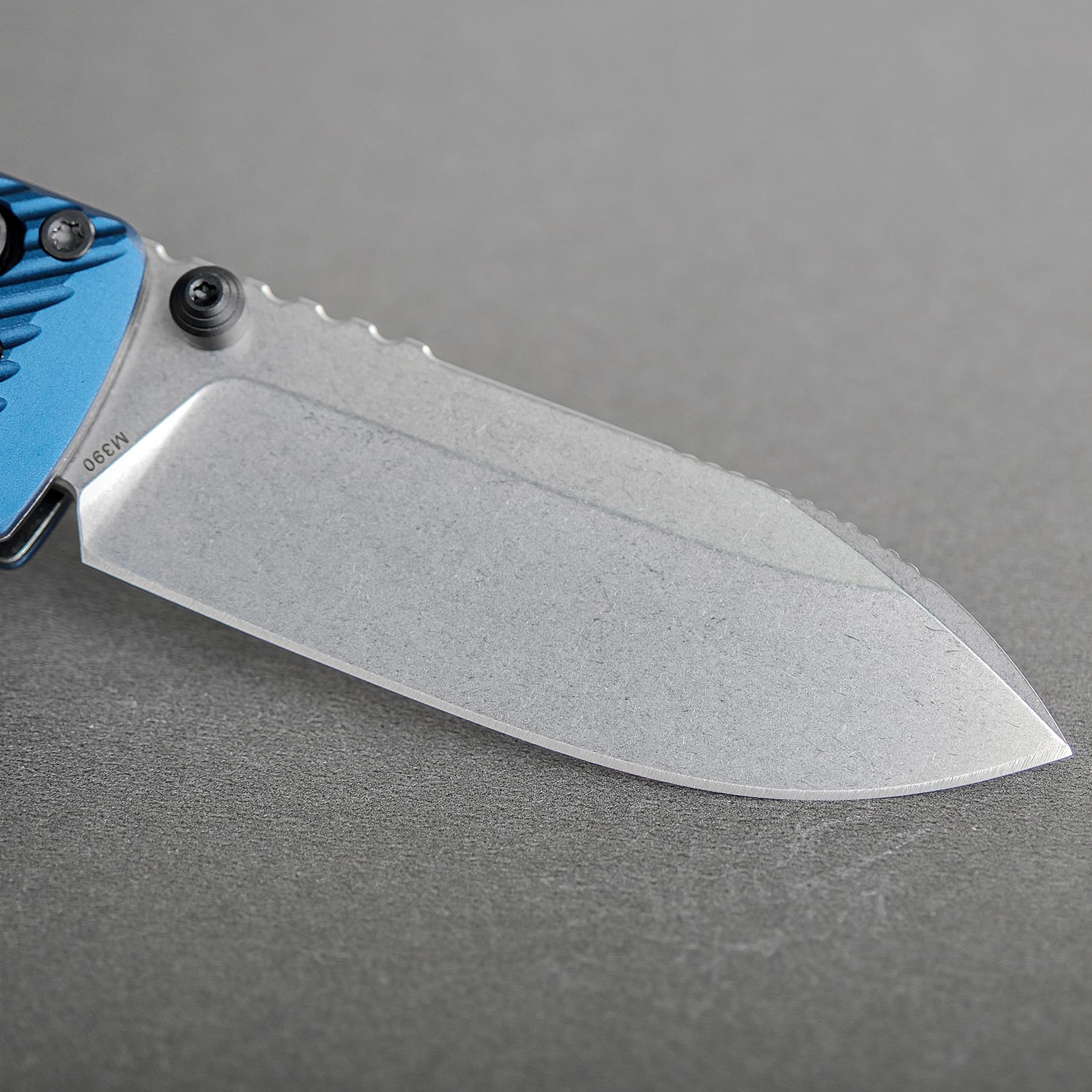 Vombat - Crossbar Lock (2.92" M390 Blade & Aluminum Handle) - A4103 - Image 13