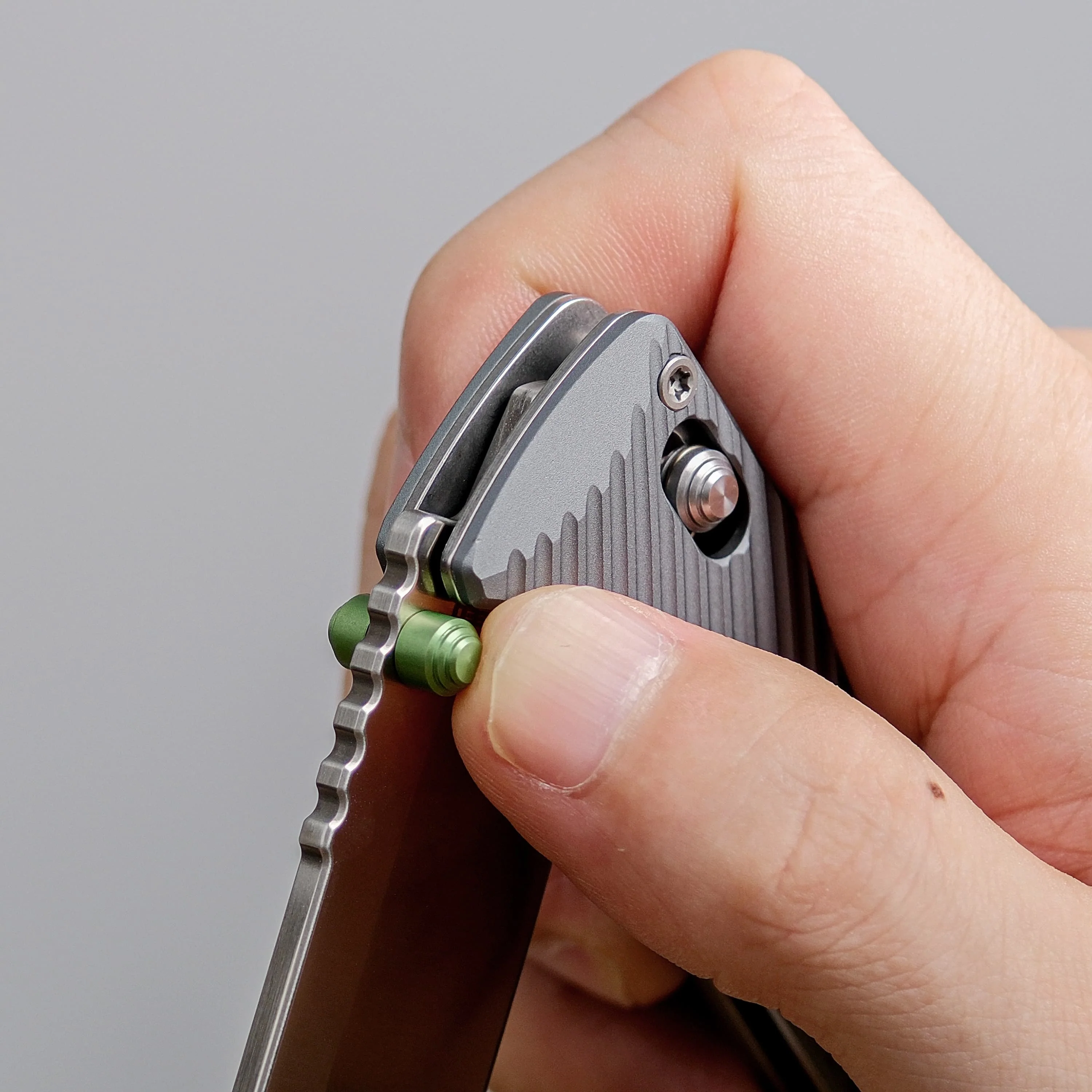 Vombat - Crossbar Lock (2.92" M390 Blade & Aluminum Handle) - A4104 - Image 9