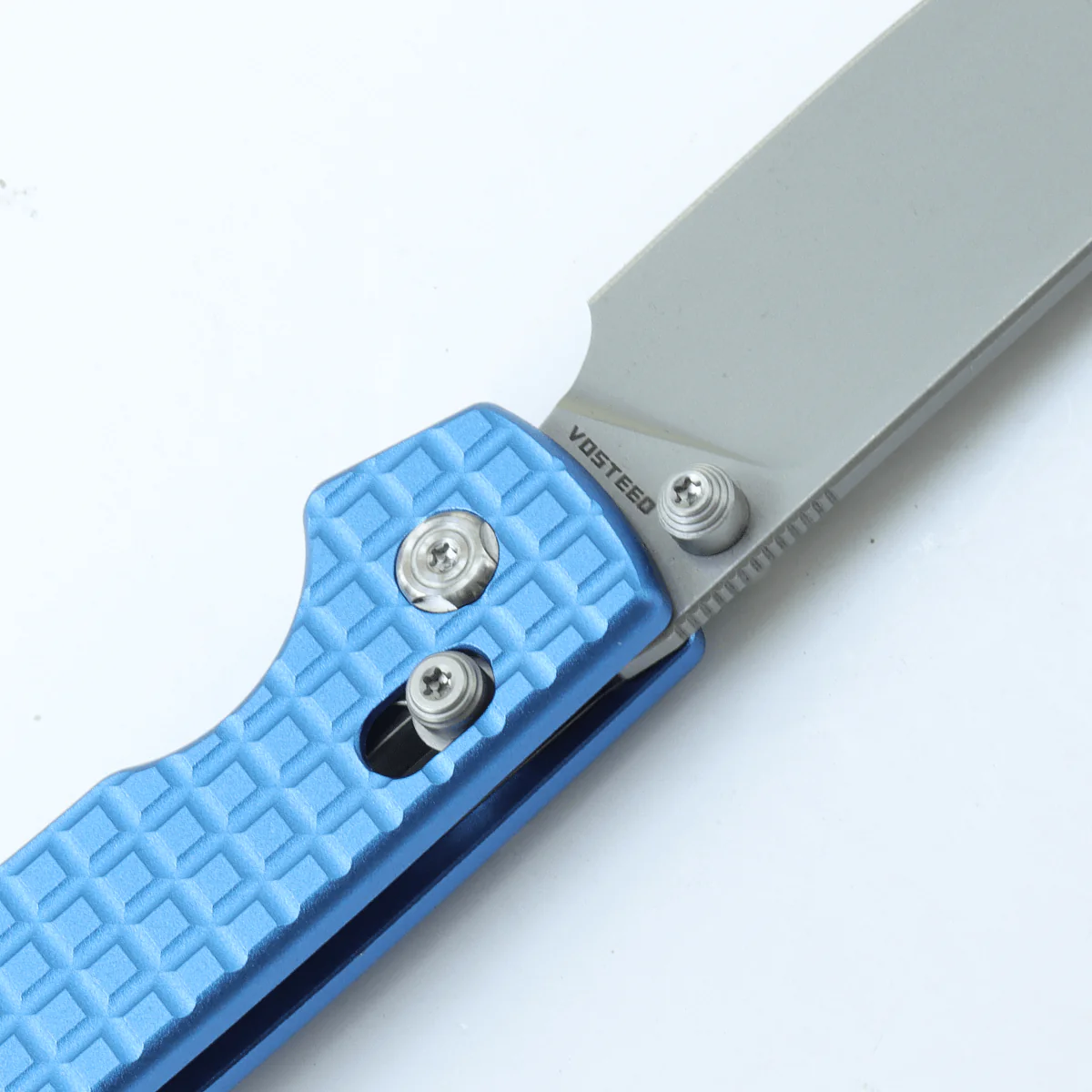 WMK EXCLUSIVE VOSTEED RACCOON CROSSBAR LOCK FOLDING KNIFE BLUE ALUMINUM FRAG HANDLE 14C28N PLAIN EDGE SATIN FINISH RCCWA4 - Image 6